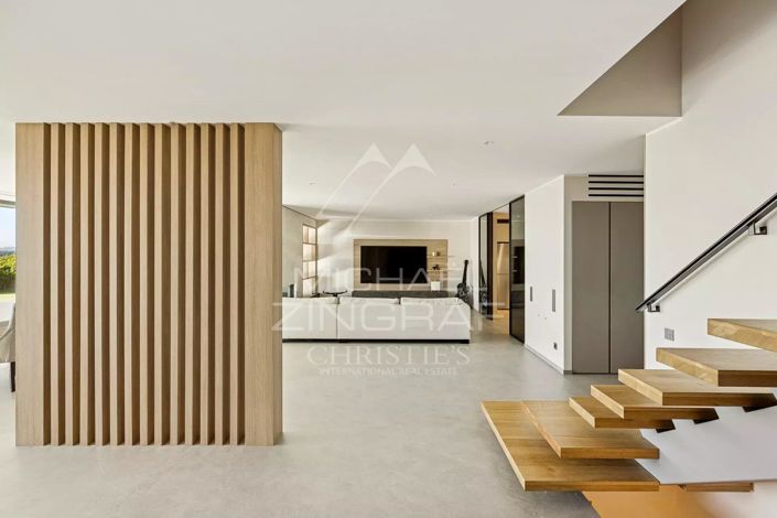 Image No.5-6 Bed House for sale