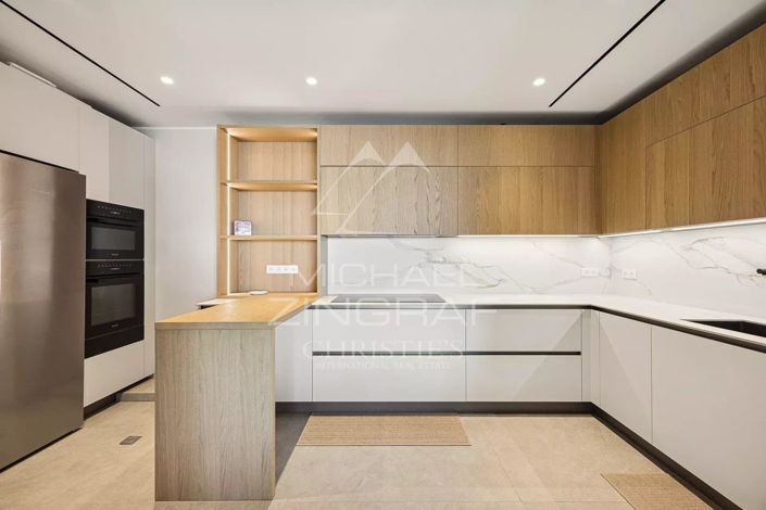 Image No.6-6 Bed House for sale