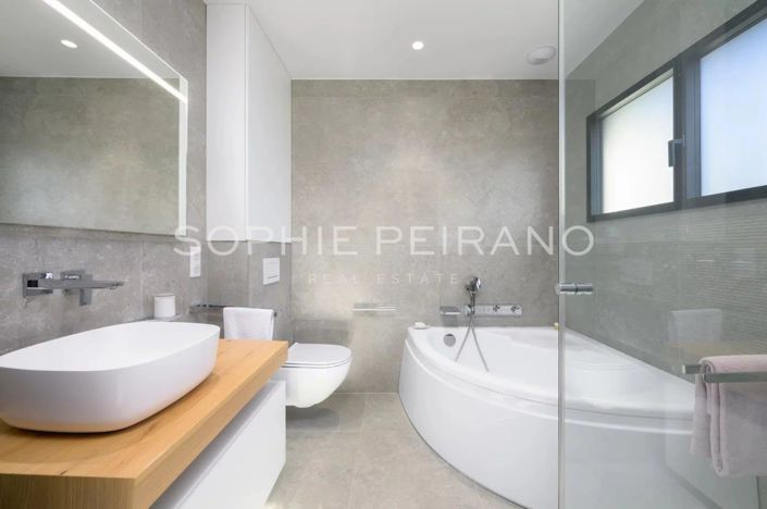 Image No.10-4 Bed House for sale