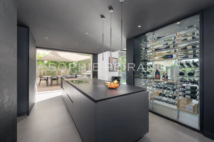 Image No.6-4 Bed House for sale