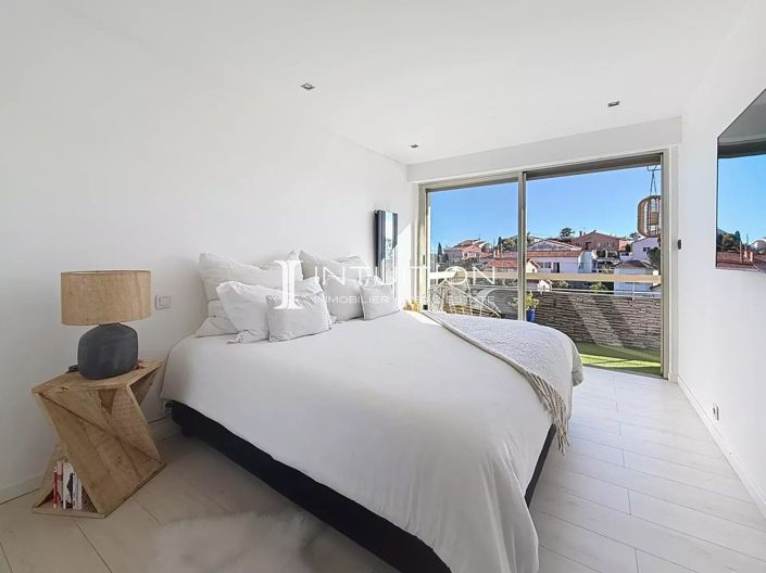 Image No.20-2 Bed Apartment for sale