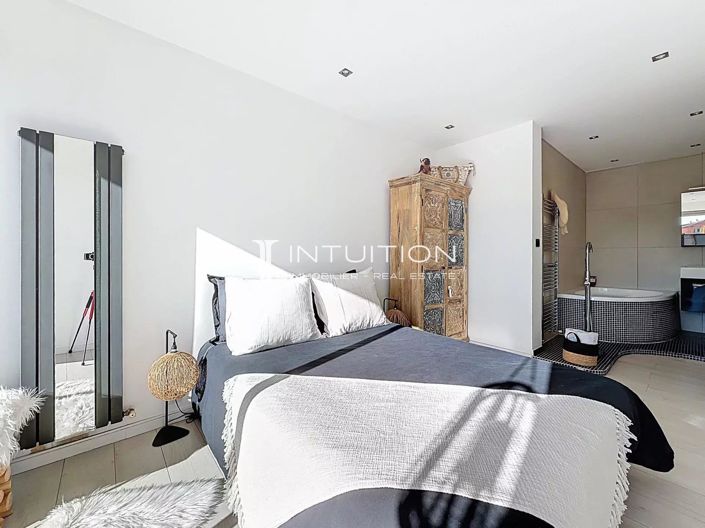 Image No.23-2 Bed Apartment for sale