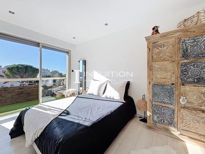 Image No.25-2 Bed Apartment for sale