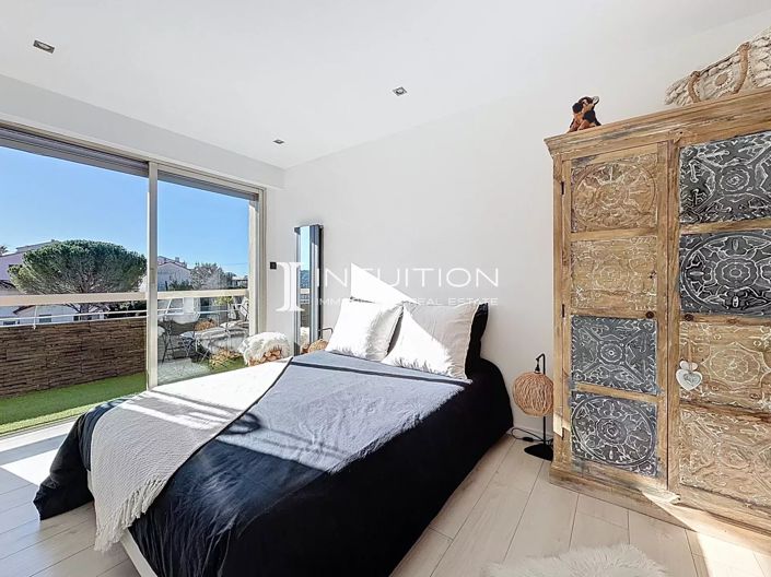 Image No.25-2 Bed Apartment for sale