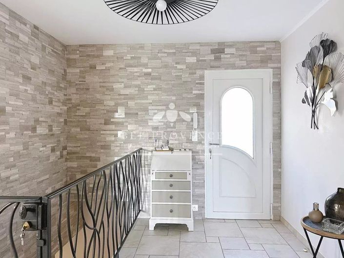 Image No.17-3 Bed House for sale