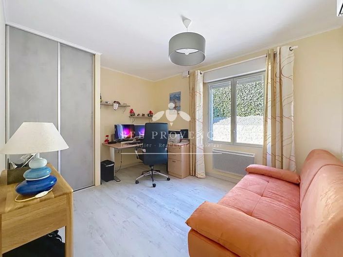 Image No.17-3 Bed House for sale