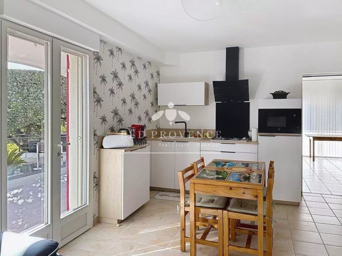 Image No.18-3 Bed House for sale