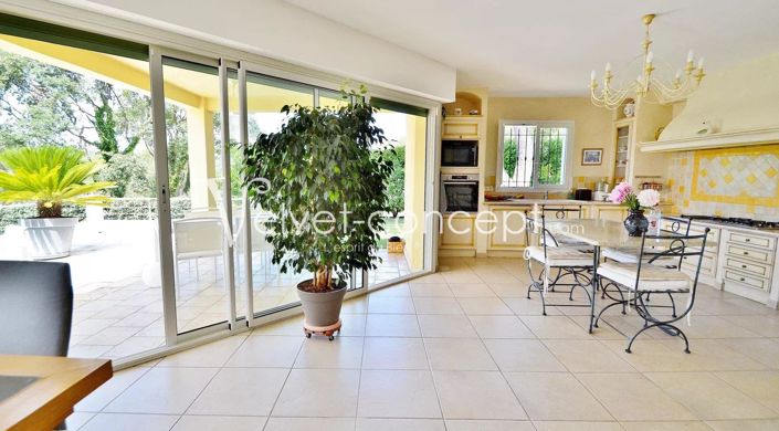 Image No.10-5 Bed House for sale