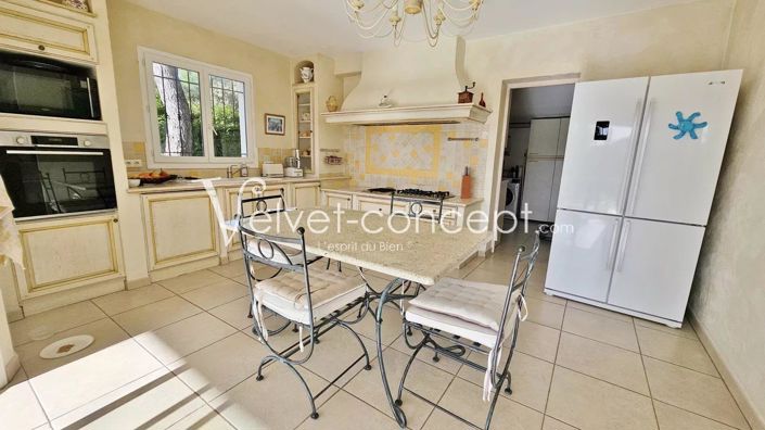 Image No.9-5 Bed House for sale