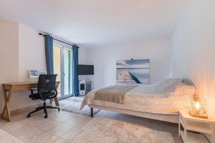 Image No.6-2 Bed House for sale