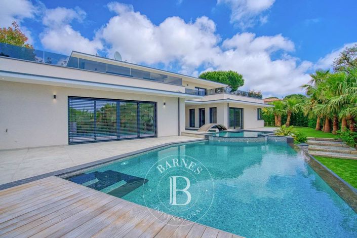 Image No.10-5 Bed House for sale