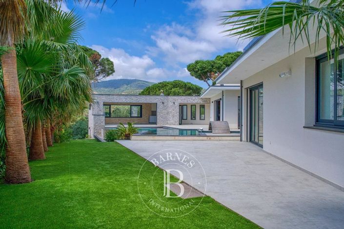 Image No.3-5 Bed House for sale