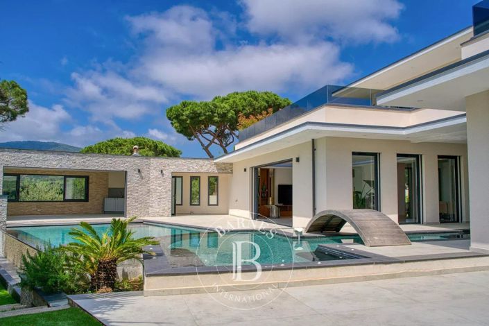 Image No.4-5 Bed House for sale