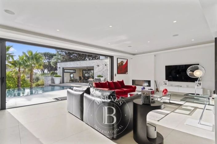 Image No.7-5 Bed House for sale