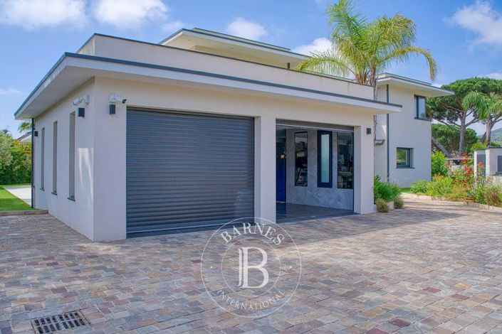 Image No.9-5 Bed House for sale