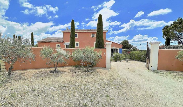 Image No.2-4 Bed House for sale