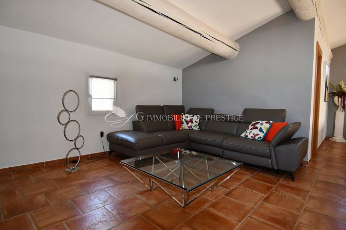 Image No.8-4 Bed House for sale