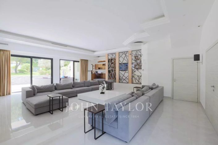 Image No.10-7 Bed House for sale