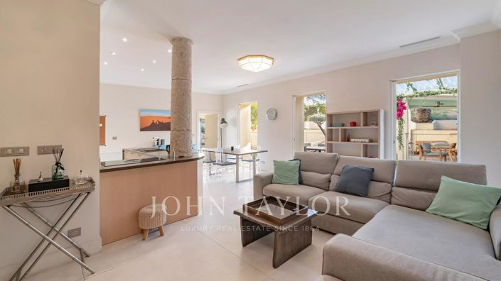 Image No.8-11 Bed House for sale