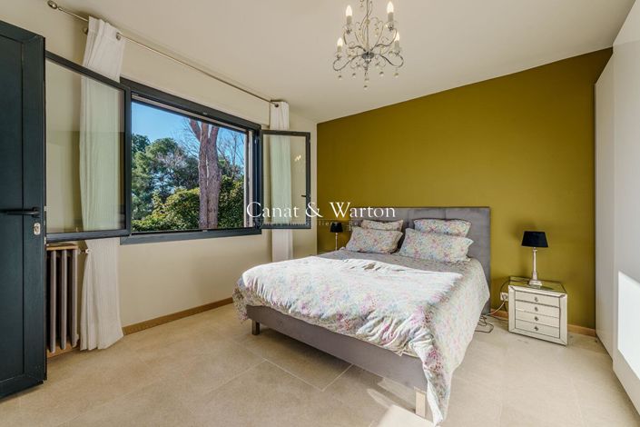 Image No.8-4 Bed House for sale