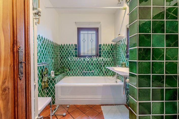 Image No.10-4 Bed Property for sale