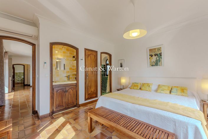 Image No.7-4 Bed Property for sale