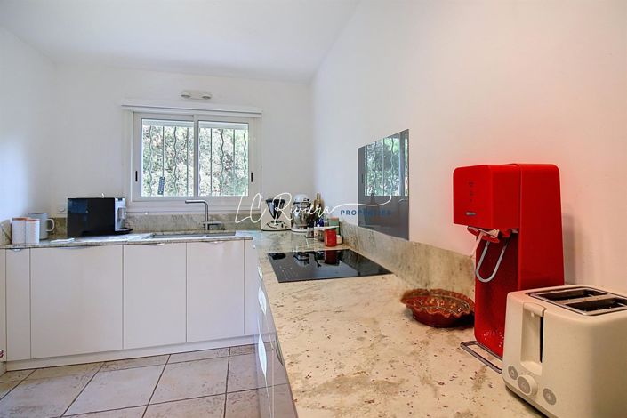 Image No.4-4 Bed House for sale