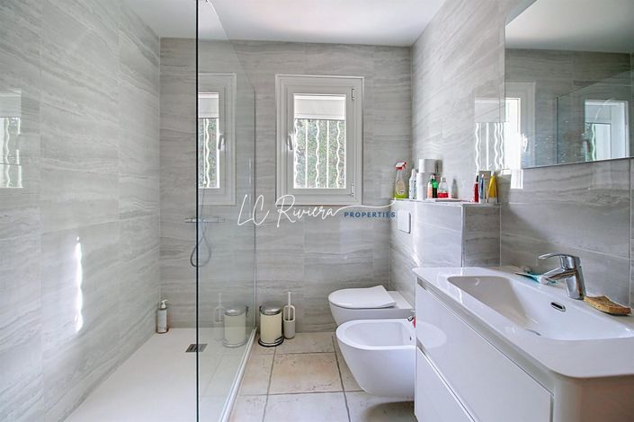 Image No.8-4 Bed House for sale