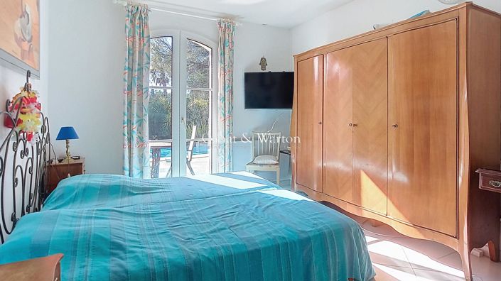 Image No.8-4 Bed House for sale