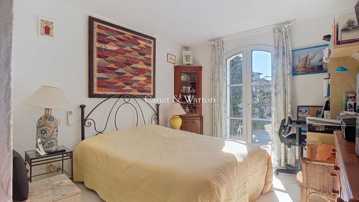 Image No.9-4 Bed House for sale