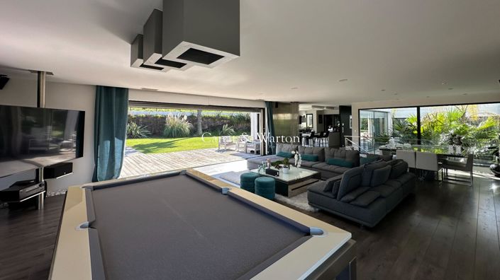 Image No.5-5 Bed Property for sale