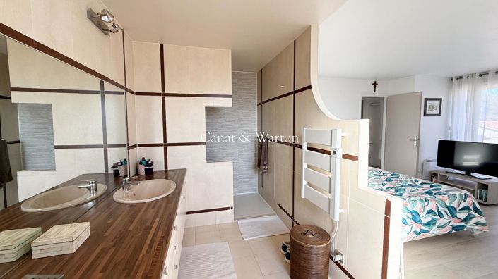 Image No.10-Propriété de 4 chambres à vendre à Saint-Raphael
