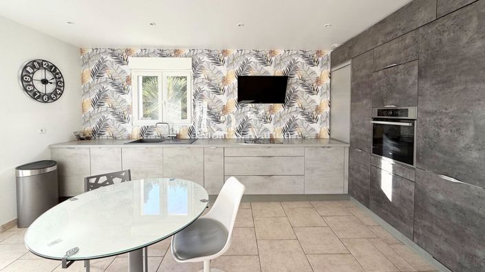 Image No.11-4 Bed Property for sale