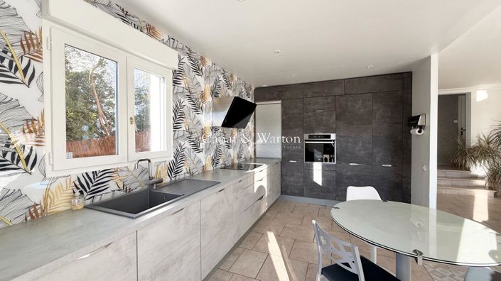 Image No.4-4 Bed Property for sale