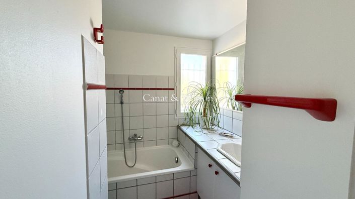 Image No.8-4 Bed Property for sale