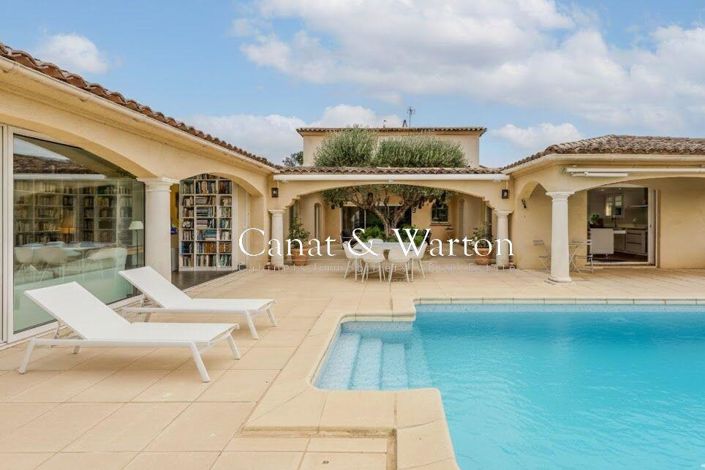 Image No.2-5 Bed Property for sale