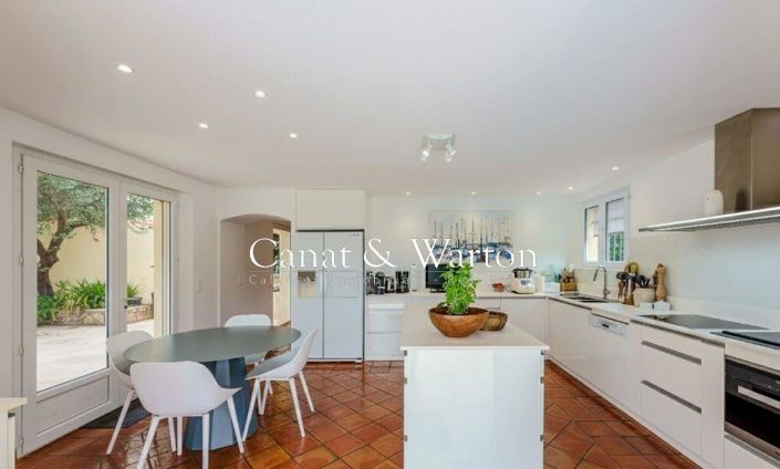 Image No.3-5 Bed Property for sale