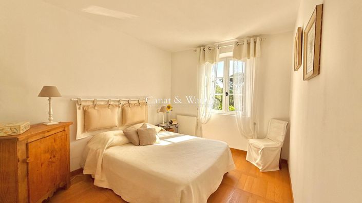 Image No.13-4 Bed Property for sale