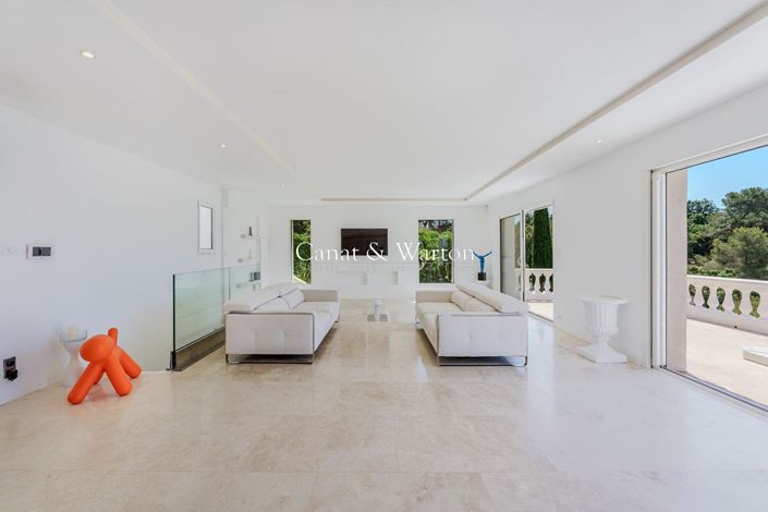 Image No.2-4 Bed Property for sale