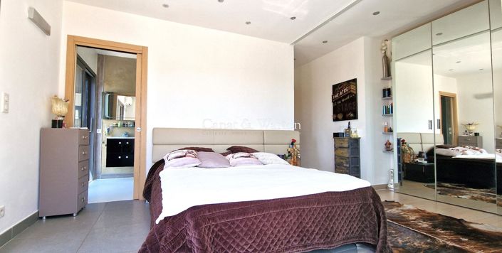 Image No.12-4 Bed Property for sale