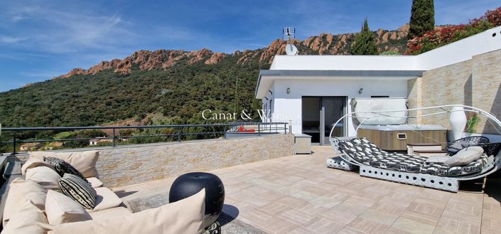 Image No.14-4 Bed Property for sale