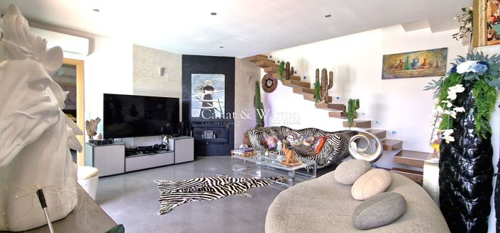 Image No.6-4 Bed Property for sale