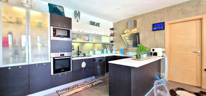 Image No.7-4 Bed Property for sale