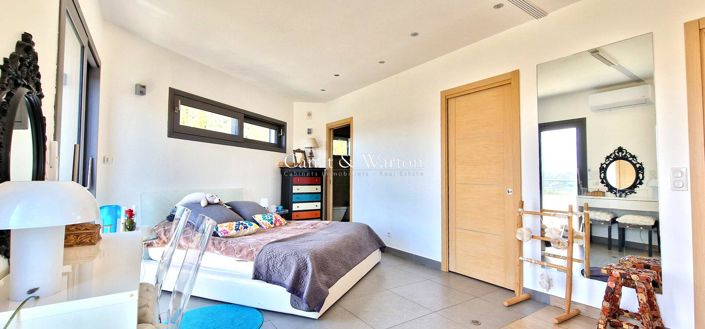 Image No.8-4 Bed Property for sale