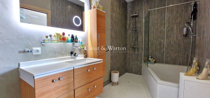 Image No.9-4 Bed Property for sale