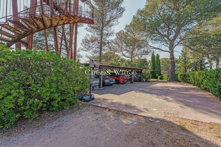 Image No.4-7 Bed Property for sale