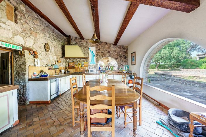 Image No.6-7 Bed Property for sale