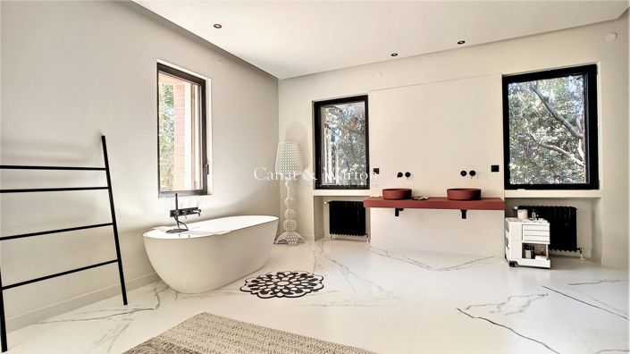 Image No.12-5 Bed House for sale