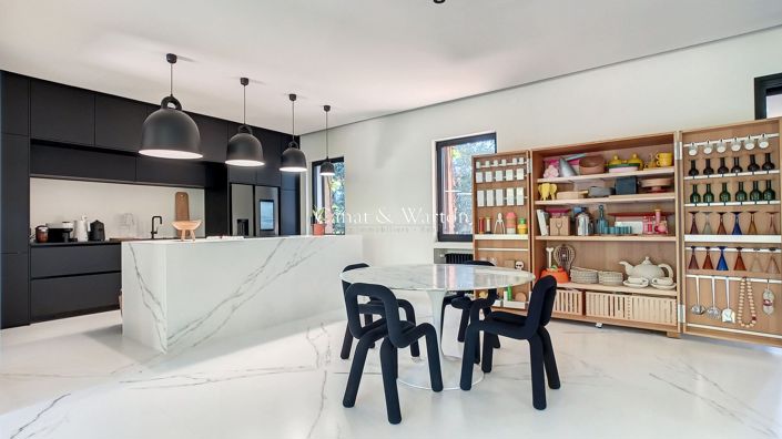 Image No.7-5 Bed Property for sale