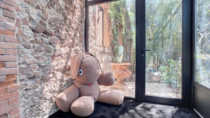 Image No.9-5 Bed House for sale